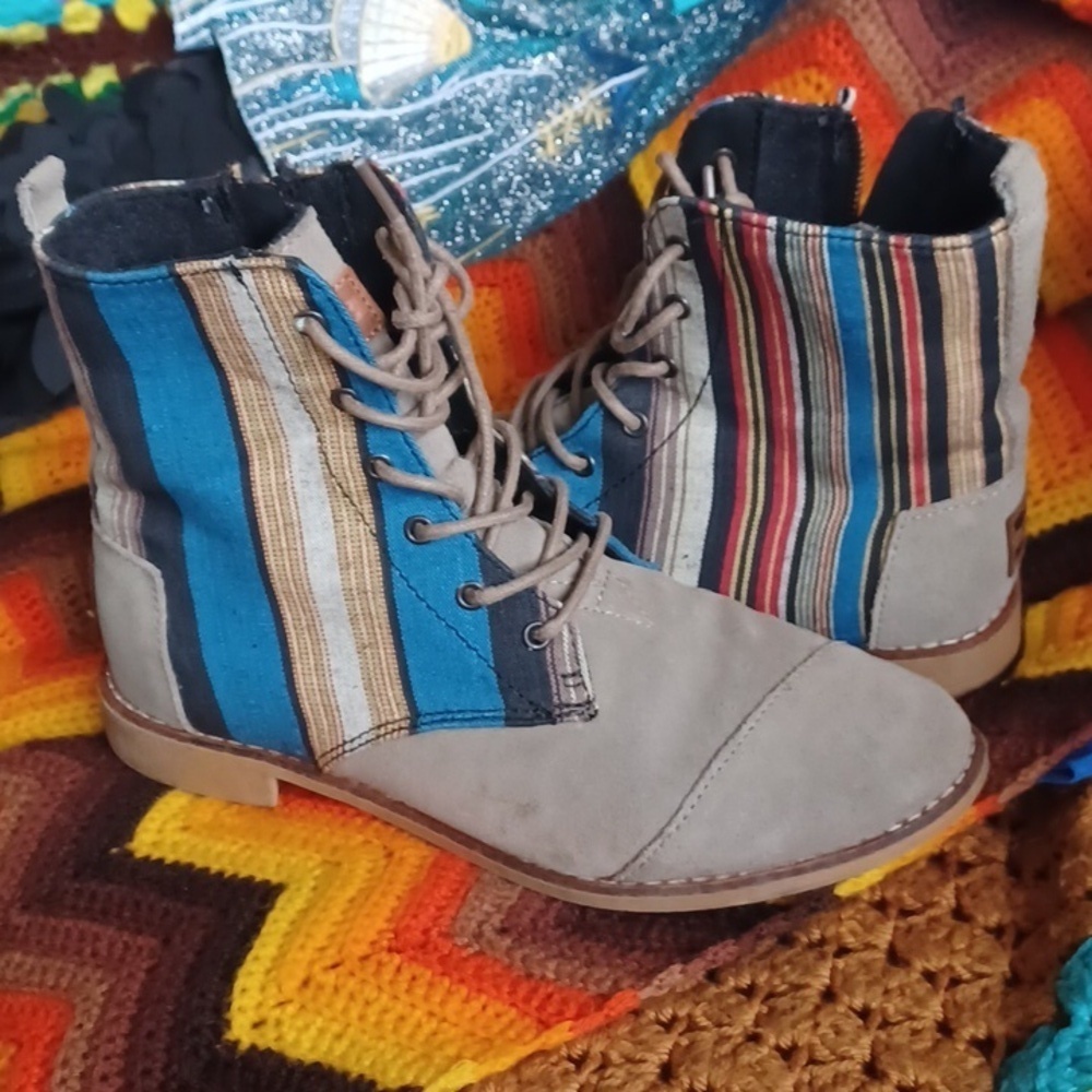 TOMS Taupe Suede Alpa Boots 7